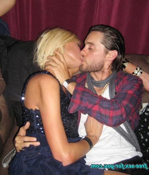 16P Paris Hilton kissing the guy and showing pussy and small tits