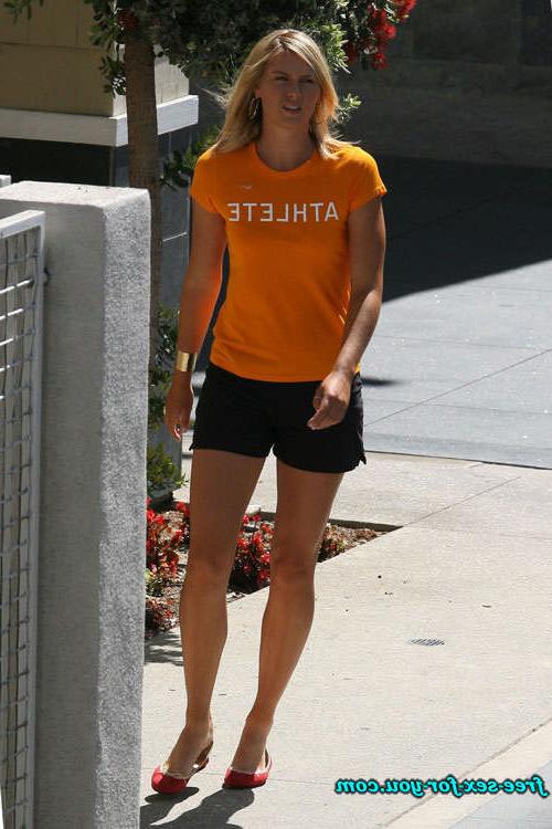 16P Maria Sharapova downblouse and upskirt paparazzi pictures