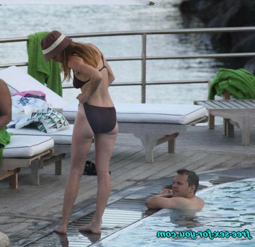 16P Hilary Swank show tits in see thru dress and bikini posing