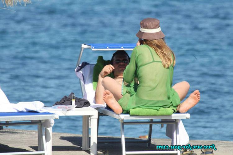 16P Hilary Swank show tits in see thru dress and bikini posing