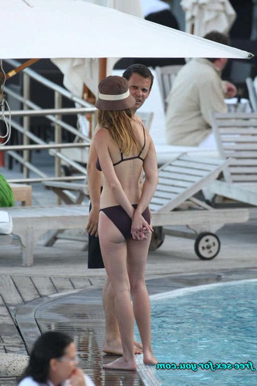16P Hilary Swank show tits in see thru dress and bikini posing