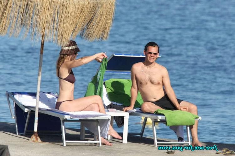 16P Hilary Swank show tits in see thru dress and bikini posing