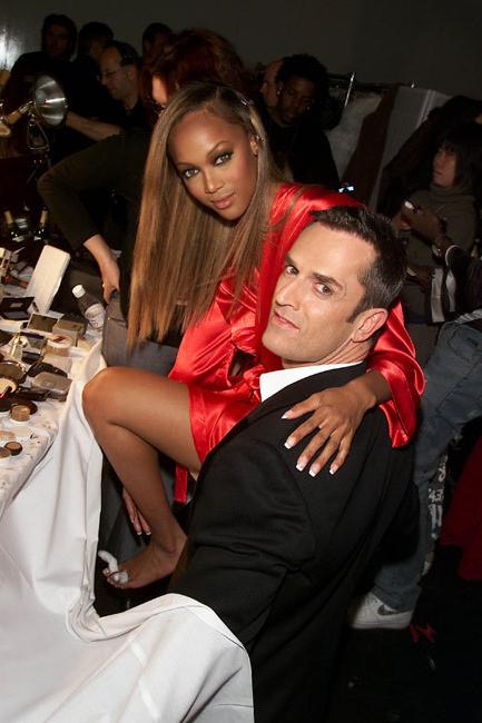 15P Lovely black supermodel Tyra Banks posing very sexy