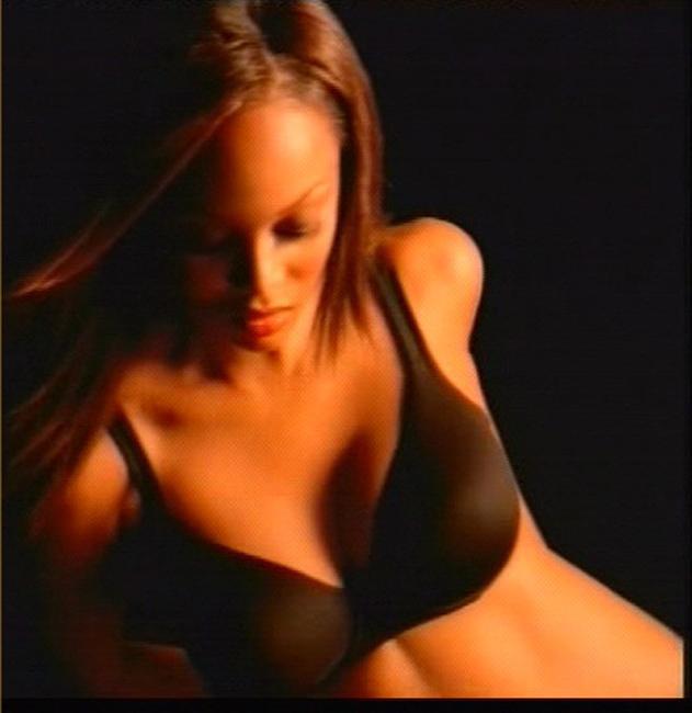 15P Lovely black supermodel Tyra Banks posing very sexy
