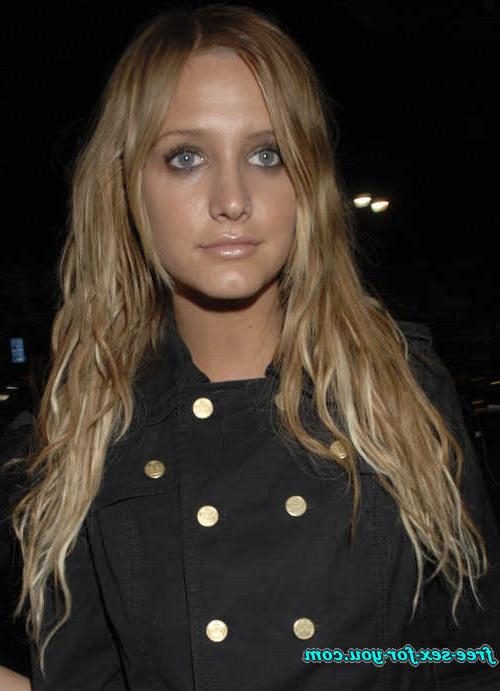 16P Ashlee Simpson upskirt and see thru dress paparazzi pictures