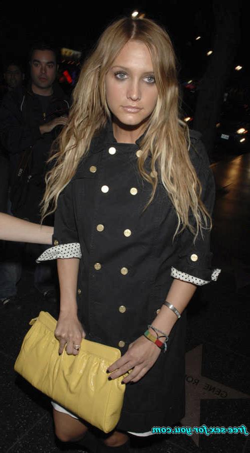 16P Ashlee Simpson upskirt and see thru dress paparazzi pictures