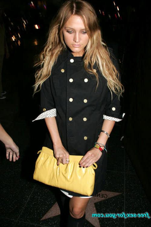 16P Ashlee Simpson upskirt and see thru dress paparazzi pictures
