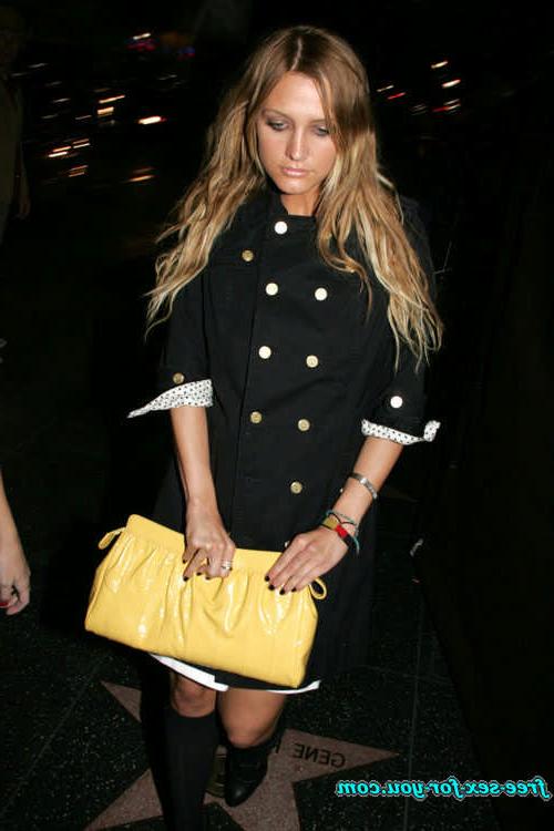 16P Ashlee Simpson upskirt and see thru dress paparazzi pictures