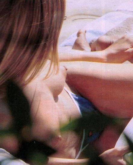 16P Jennifer Aniston exposed tits and see thru dress