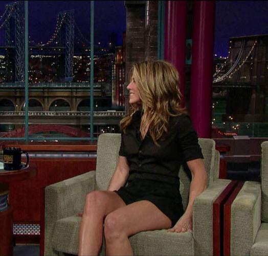 16P Jennifer Aniston exposed tits and see thru dress