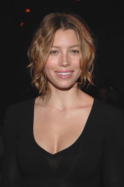 16P Jessica Biel posing topless and see thru top paparazzi pics