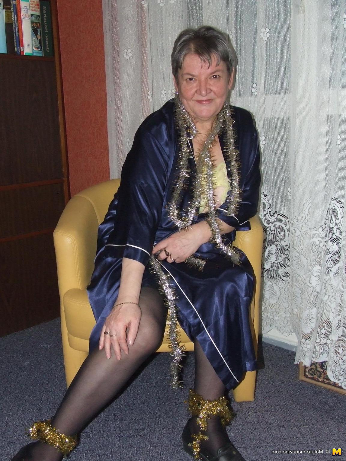 16P Naughty Uschi wishes you all a happy new year