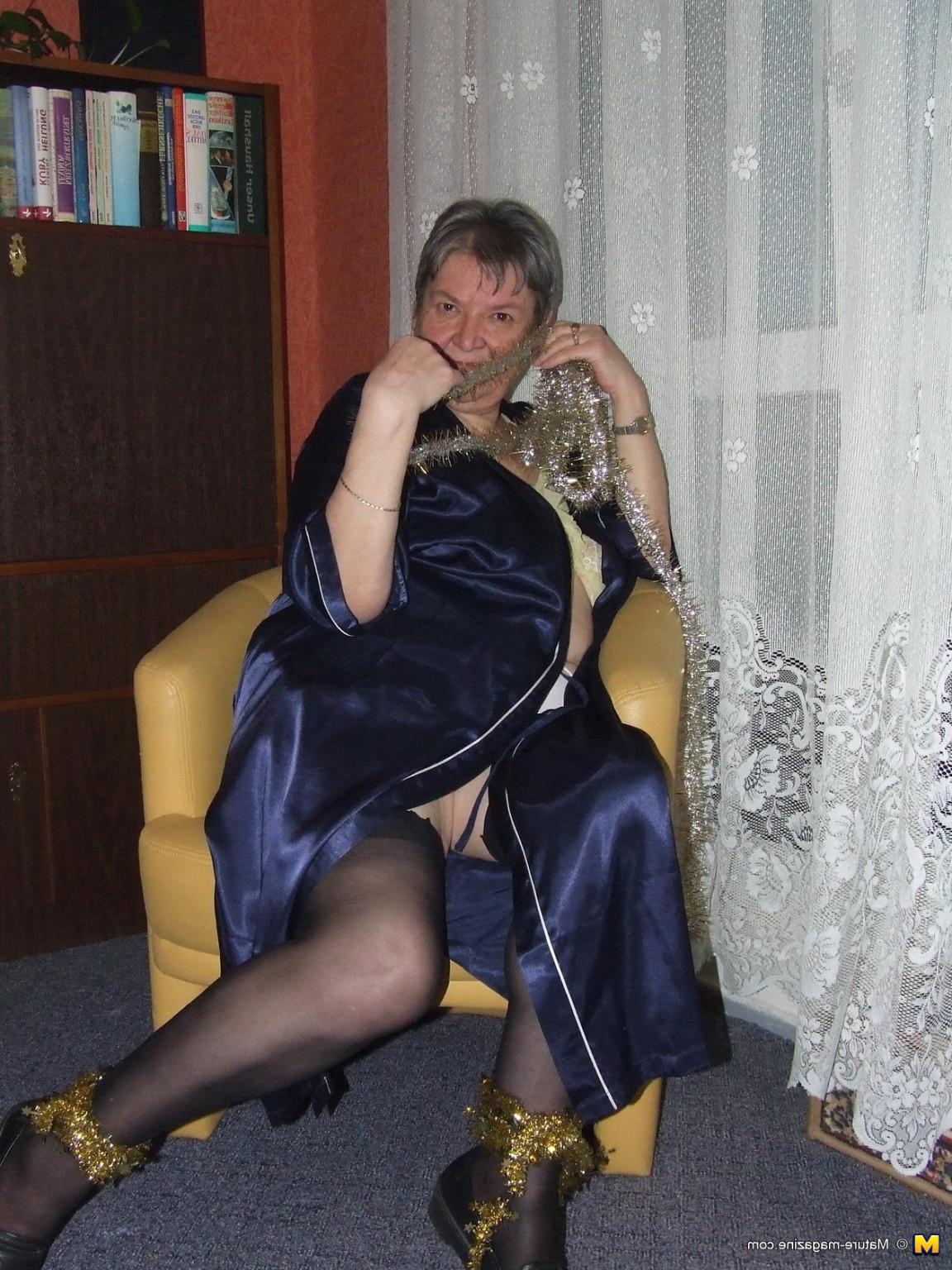 16P Naughty Uschi wishes you all a happy new year
