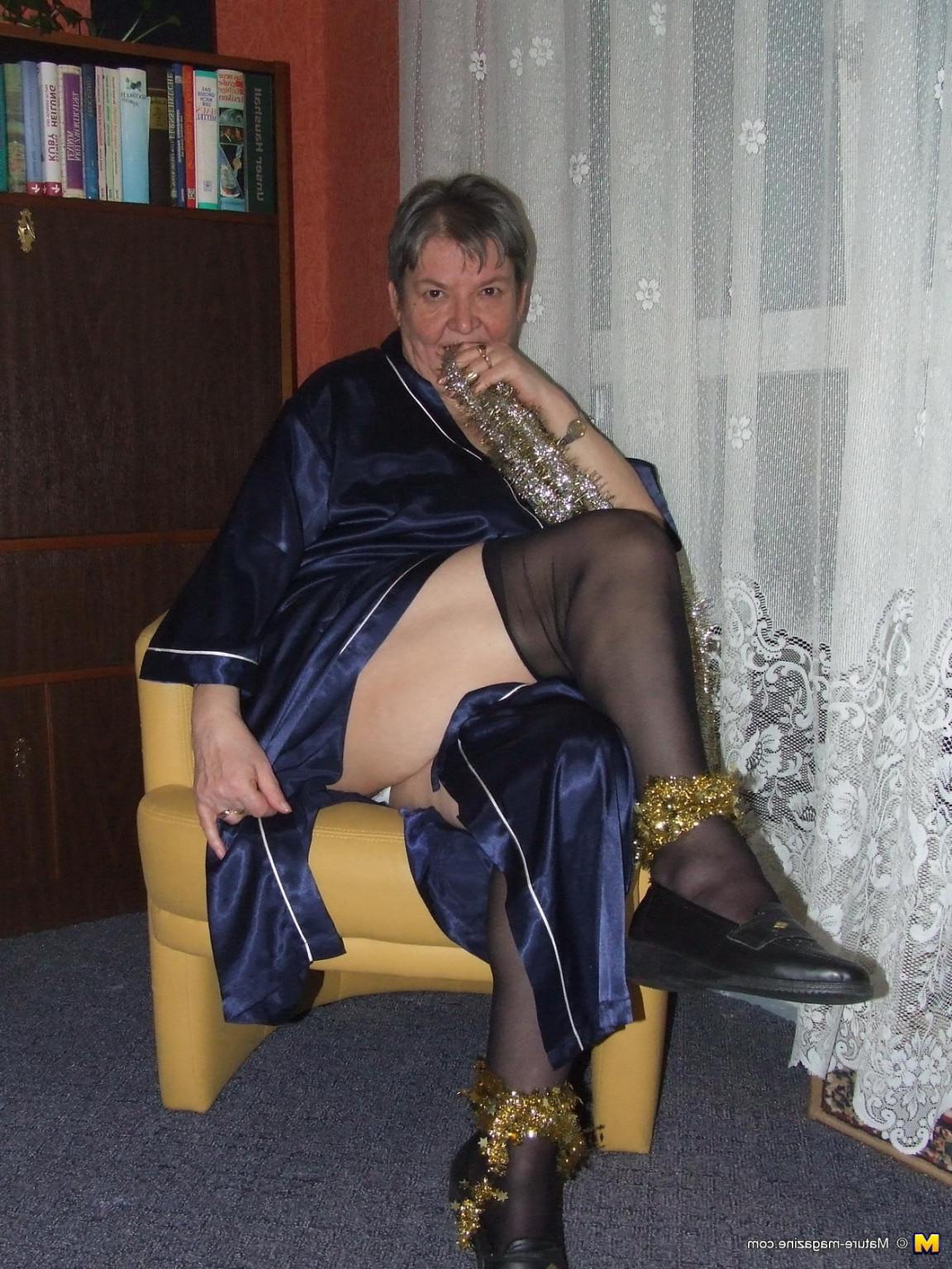 16P Naughty Uschi wishes you all a happy new year