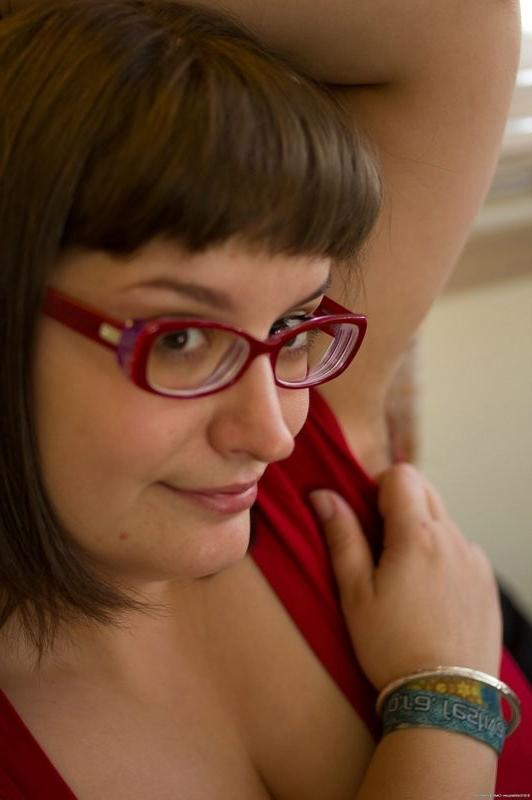 15P Naturally busty and chubby girl Betty strips