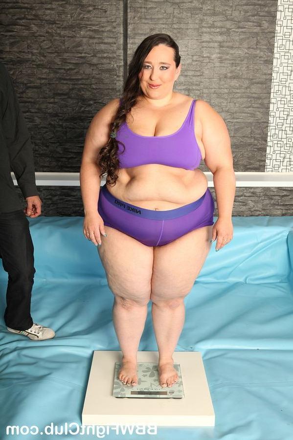 16P Two very fat chicks fight to fuck a hunky guy