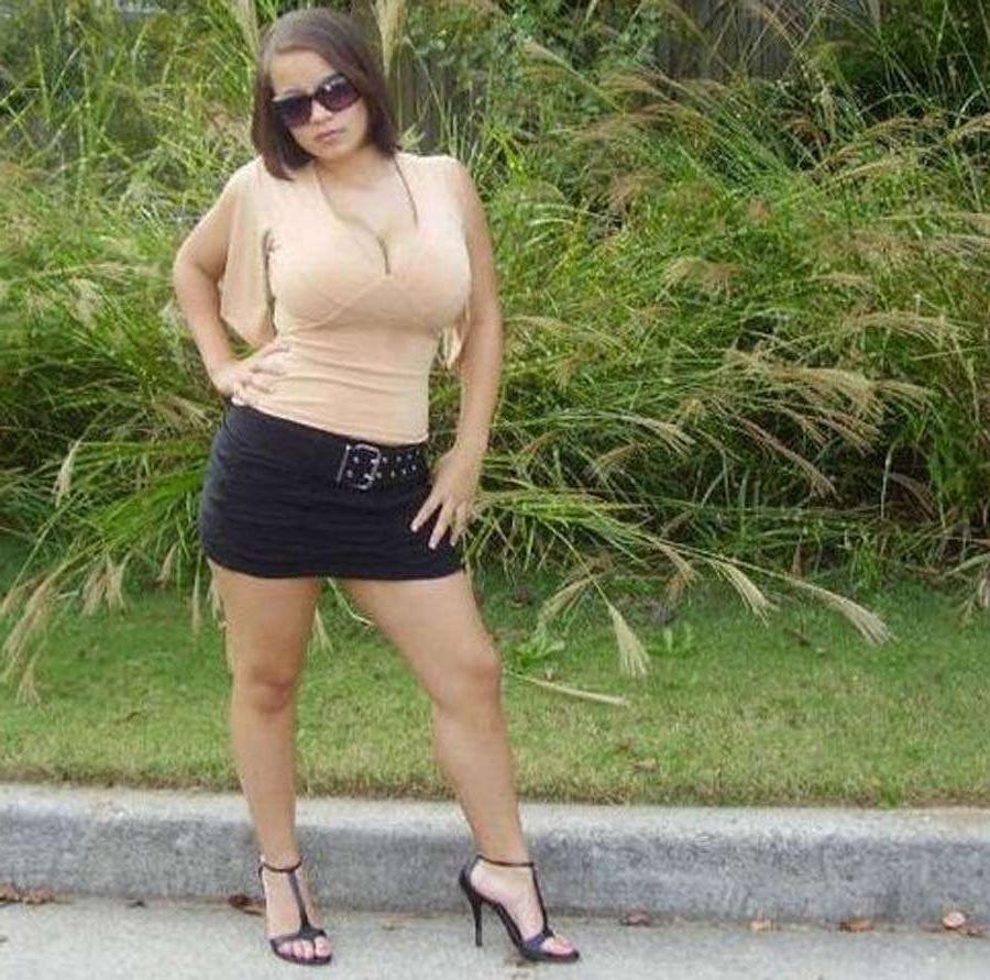 12P Delicious black busty amateur babes posing