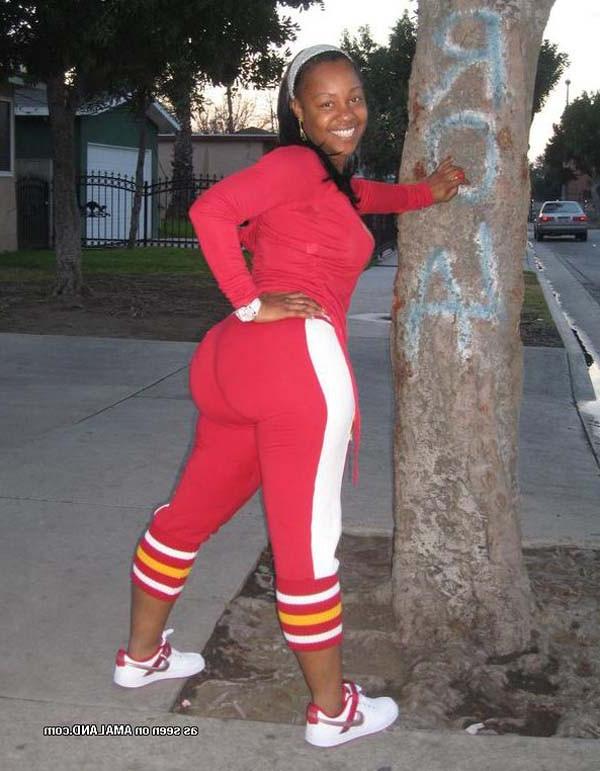 12P Delicious black busty amateur babes posing