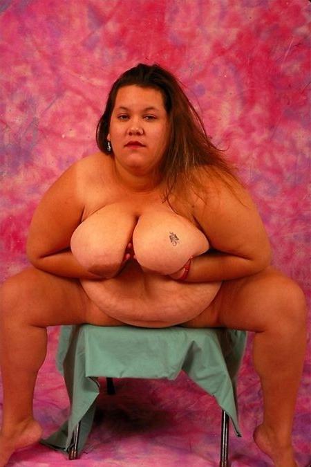 20P Naked tit fondling bbw