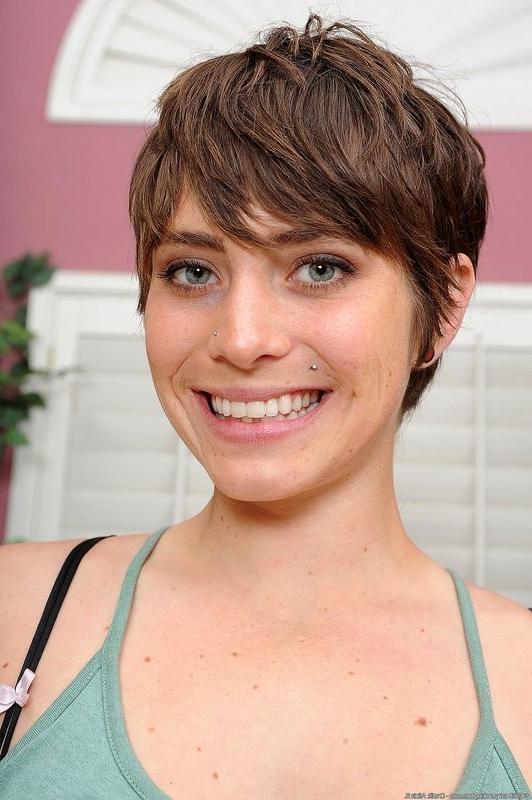 15P naturally fury Skye exposes her hairy pussy