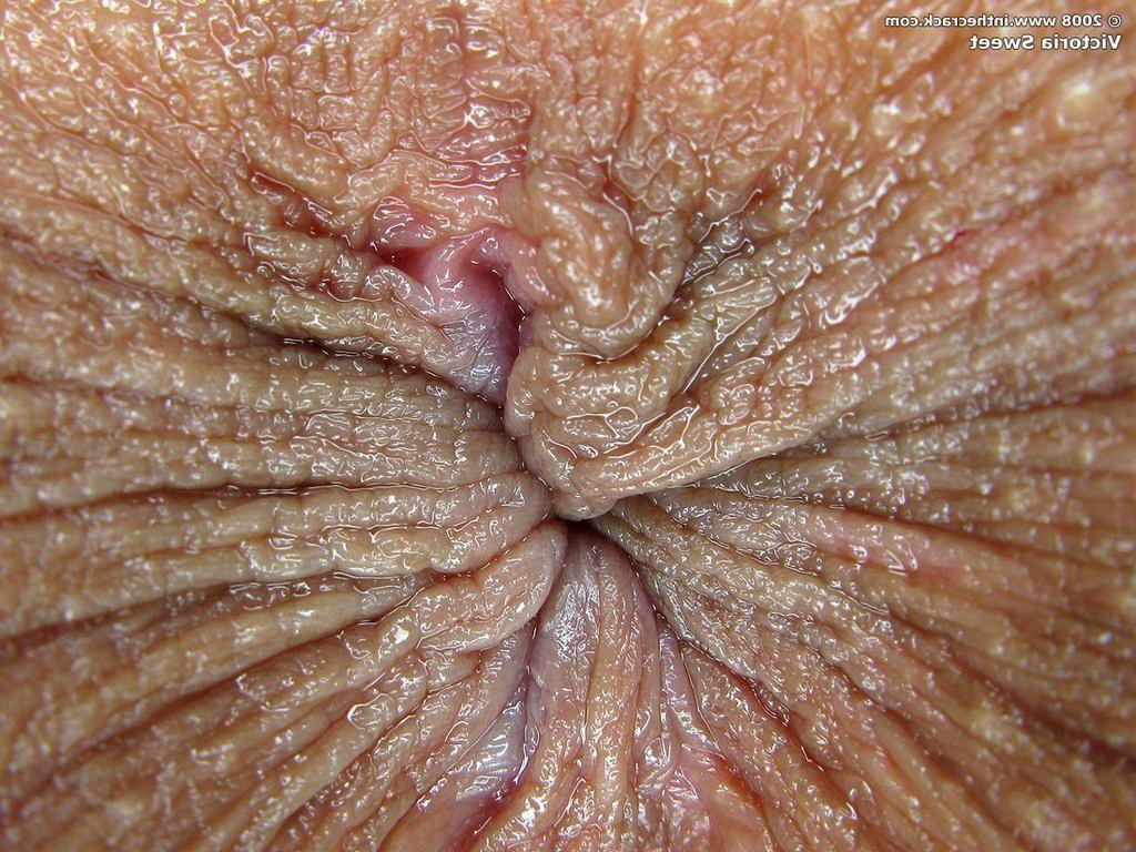 15P Beautiful barely legal teen spreads her pussy open with speculum