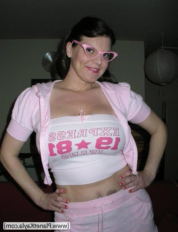 16P Busty amateur mature babe with her dildo