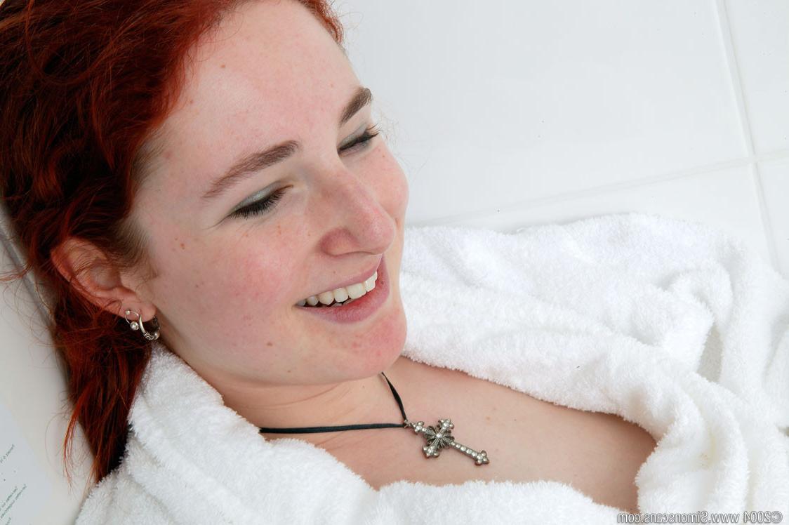 16P Redhead amateur toying her big hairy fuck hole
