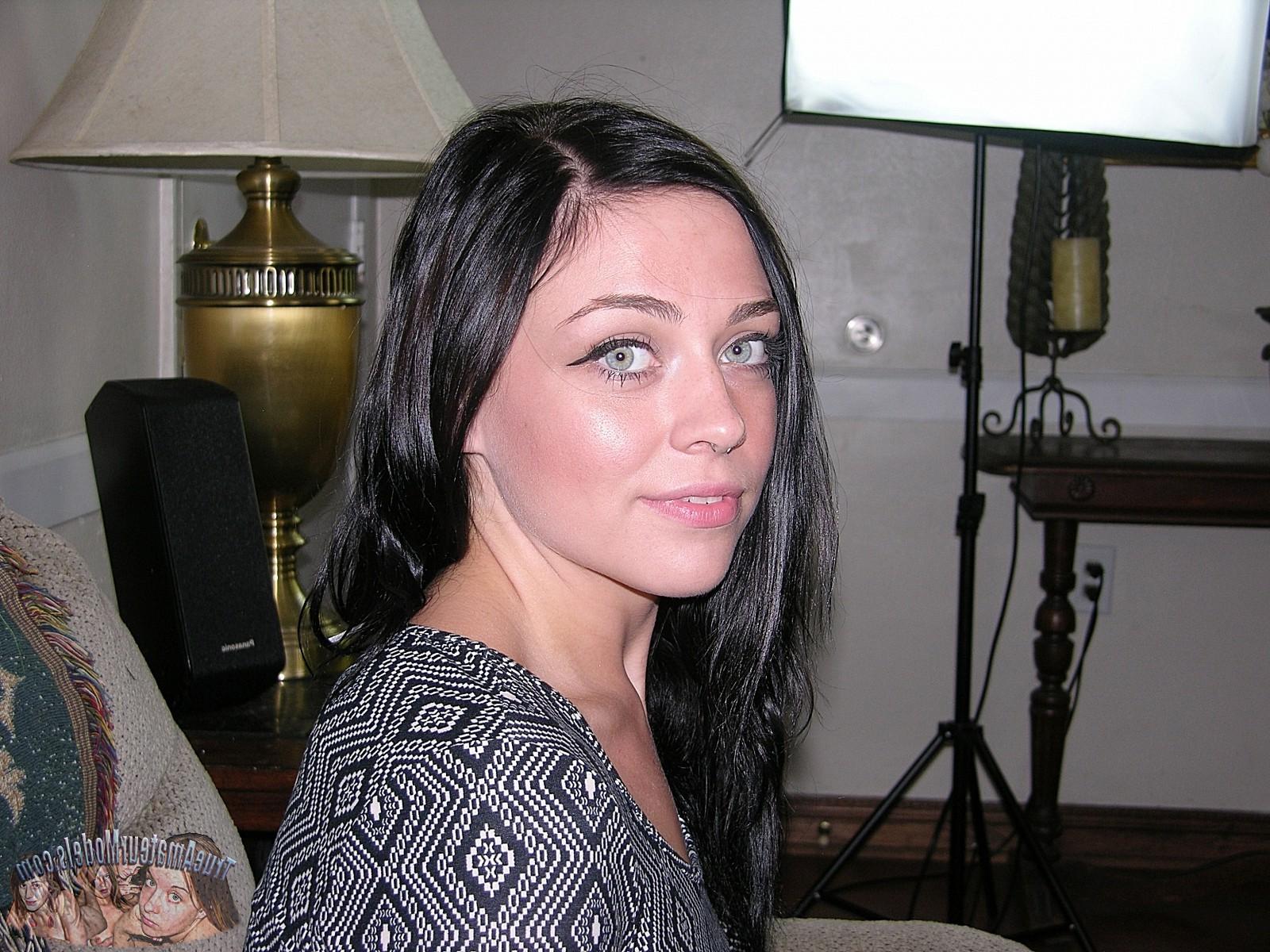 15P Hot Blue Eyed Babe Spreads Ass - Anna From TrueAmateurModelscom