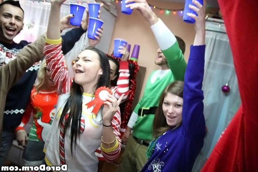 15P Real college girls got fucked in their party