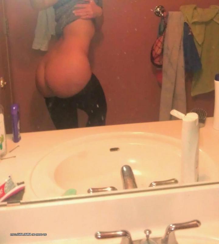 10P Compilation of an amateur babe showing off her ass