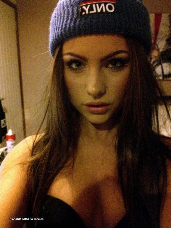 10P Non-nude compilation of amateur girlfriends' selfpics