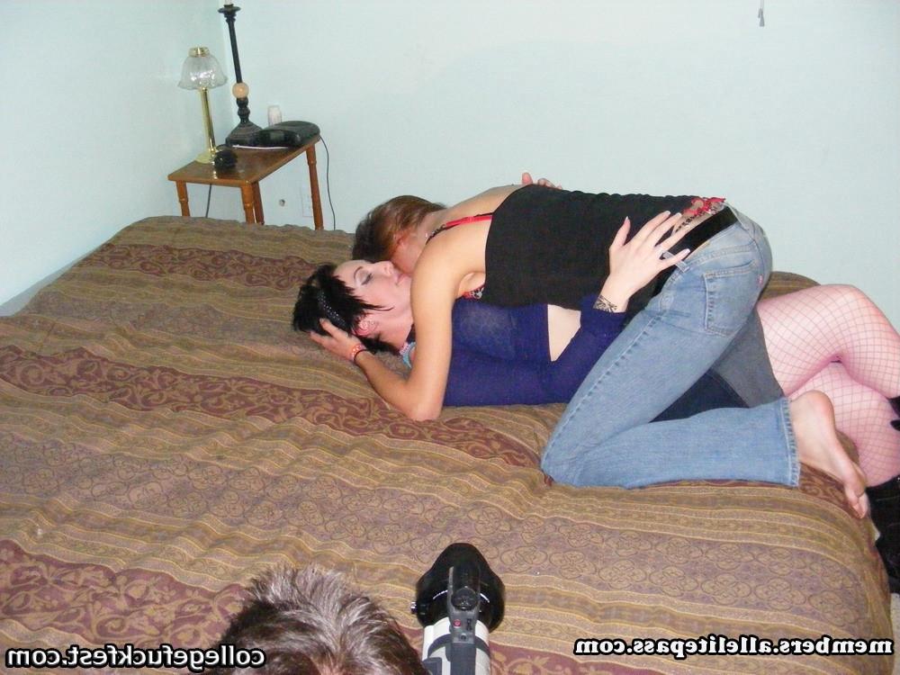 12P Horny dike and a college slut eat each others twat at a party