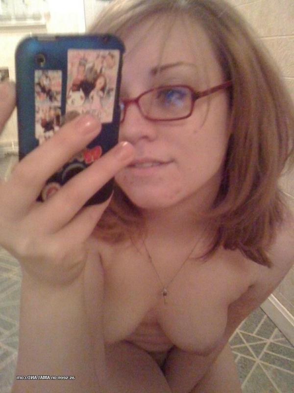 11P Compilation of a nerdy kinky babe selfshooting in the nude