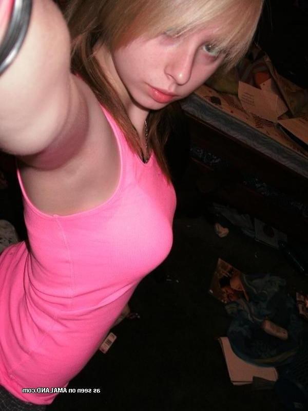 10P Compilation of a horny emo girlfriend camwhoring in the nude