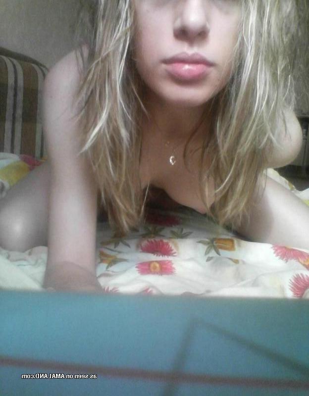 10P Compilation of a naked amateur chick camwhoring