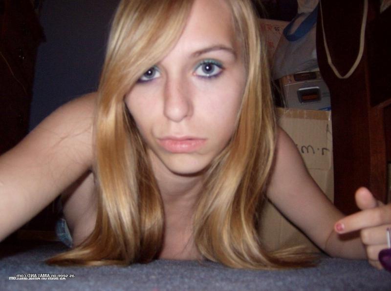 15P Compilation of a blue-eyed babe camwhoring in her lingerie