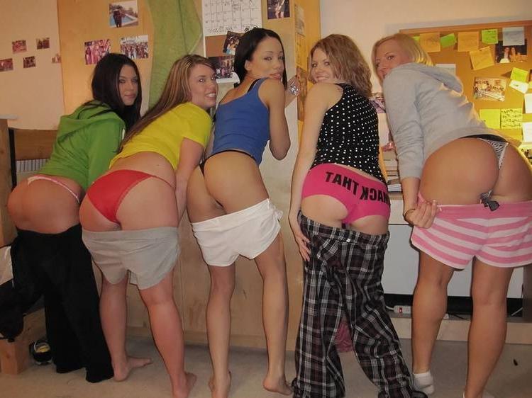 15P Drunk college boys and girls fucking like crazy in their party