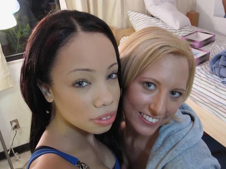 15P Drunk college boys and girls fucking like crazy in their party