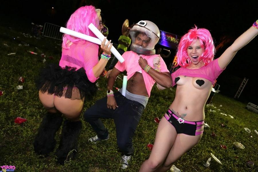 12P Crazy college gfs fucking at Halloween sex party