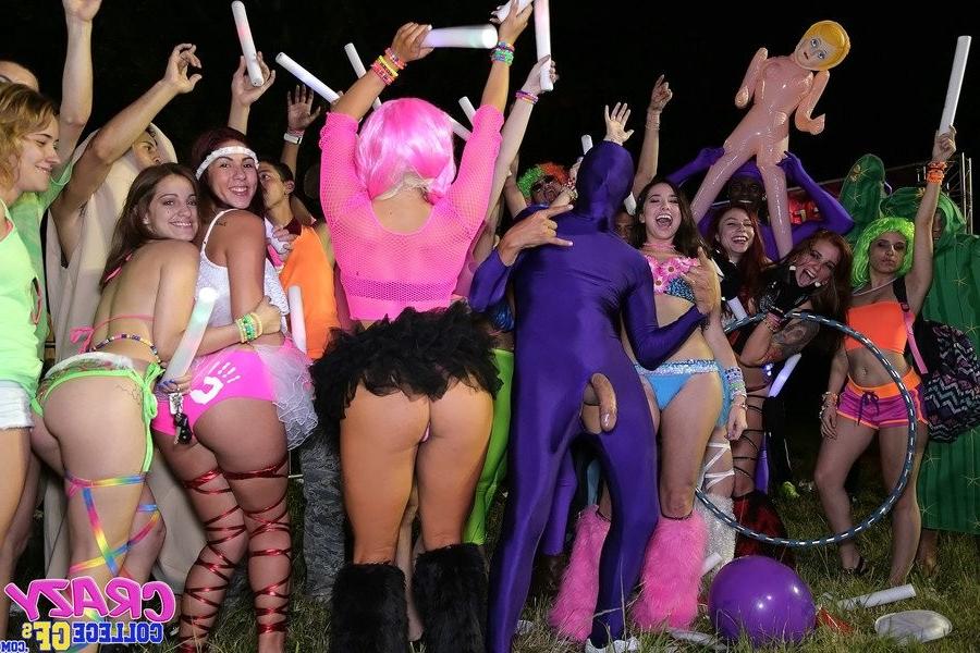 12P Crazy college gfs fucking at Halloween sex party