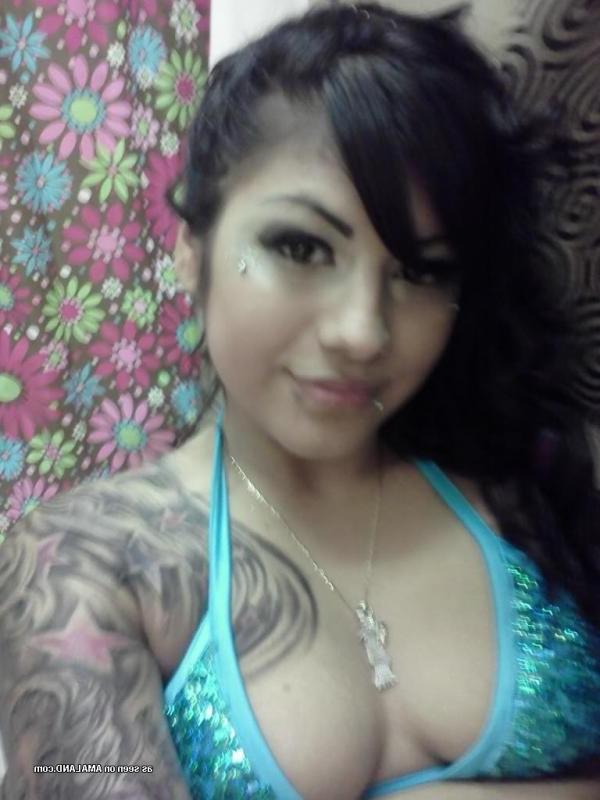 14P Compilation of a sexy tattooed chick posing on cam