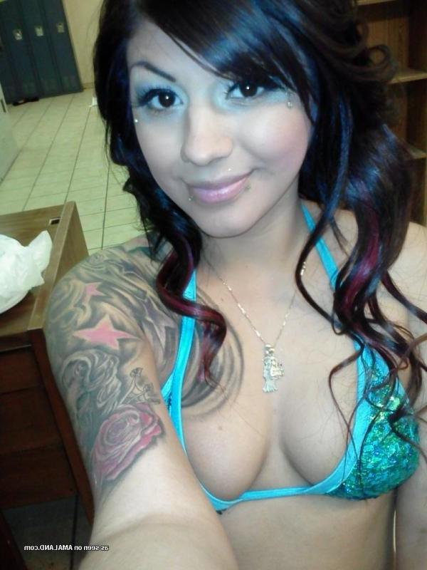 14P Compilation of a sexy tattooed chick posing on cam