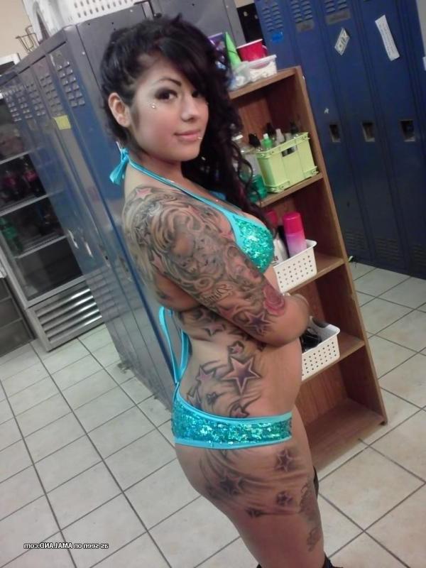 14P Compilation of a sexy tattooed chick posing on cam