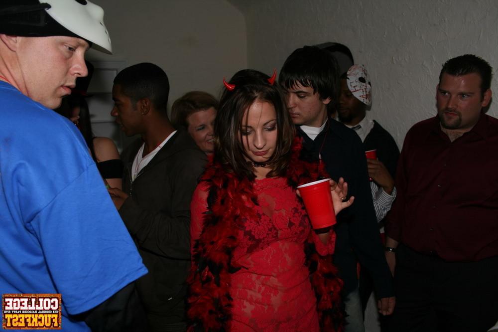 12P Drunk sluts finally start sucking guys' dicks during a halloween party