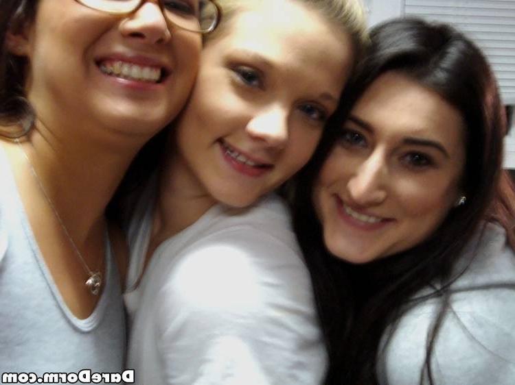 15P Drunk college sluts fucking in their room party