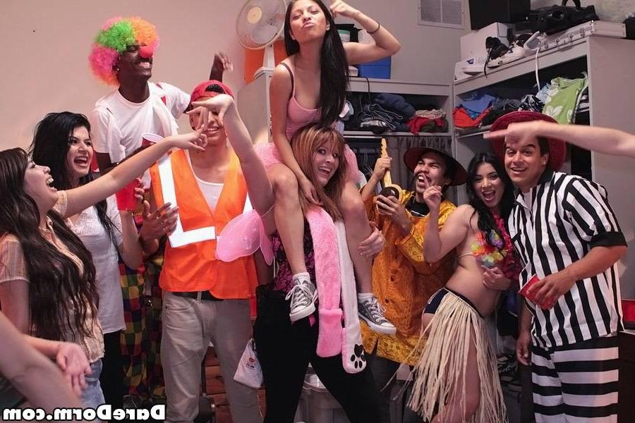 15P Horny college chicks got fucked in their dorm party