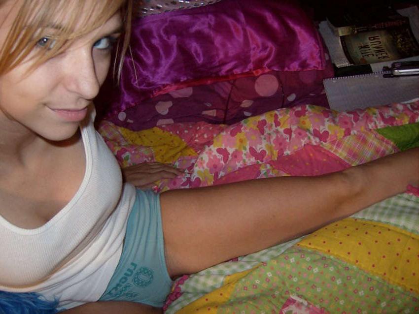 16P Pictures of a blue-eyed cutie self-shooting