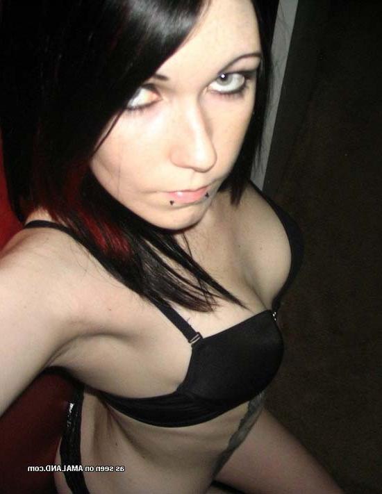 16P Photo compilation of a hot and sexy goth babe