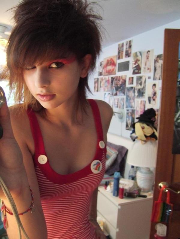 15P Self-shooting emo babe compilation