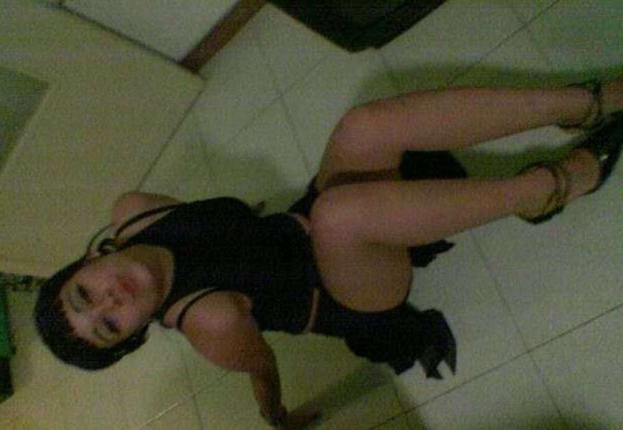 15P Picture compilation of scene chicks in pink and black
